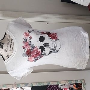 White skull tee shirt